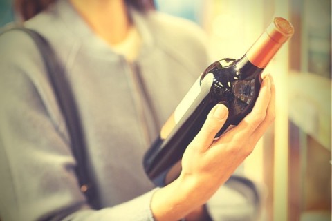 Peut-on offrir un vin avec une étiquette en mauvais état ?
