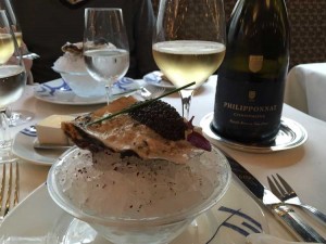 Caviar et champagne Philipponnat Non Dosé, chez Prunier