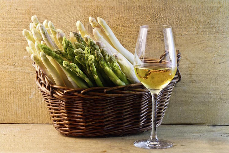 Quel vin servir avec des asperges ? Blanc ou rouge ?