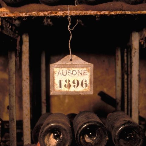 Vieux vin à vendre, contactez Vinoptimo, négociant en grands crus