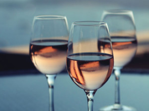 Vin rosé : il doit être clair et aromatique