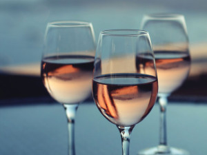 Vin rosé : il doit être clair et aromatique