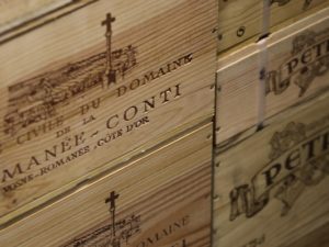 Achat de grands crus : les vins mythiques qui provoquent les passions