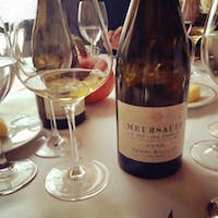 Chez Alain Passard dégustation d'un Meursault Charmes 2009 d’Henri Boillot