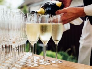 Prendre un champagne de producteur indépendant pour un mariage