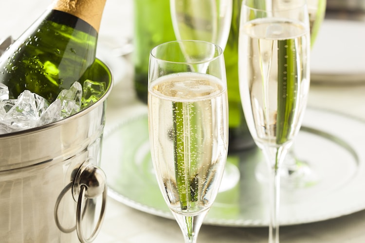 Comment servir le champagne ? Les conseils de Vinoptimo