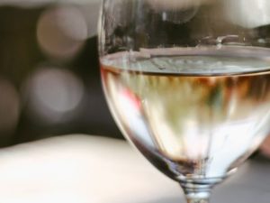 Intensité, teinte, brillance… ce que nous apprend la robe du vin