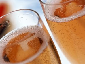 Faut-il vraiment choisir un champagne pour le kir royal ?